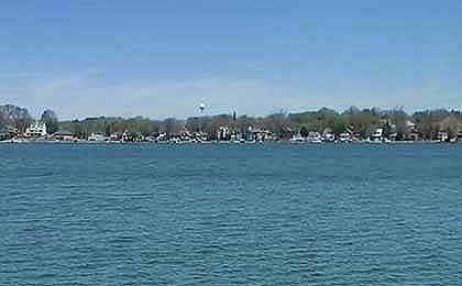 Pewaukee Lake, WI